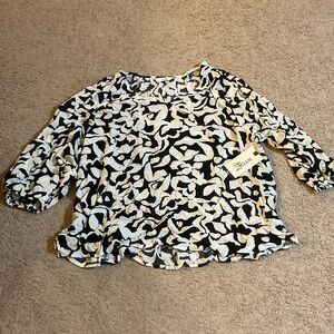 New TC poet sleeve blouse size 0X/14W Black and Cream Patterned Blouse